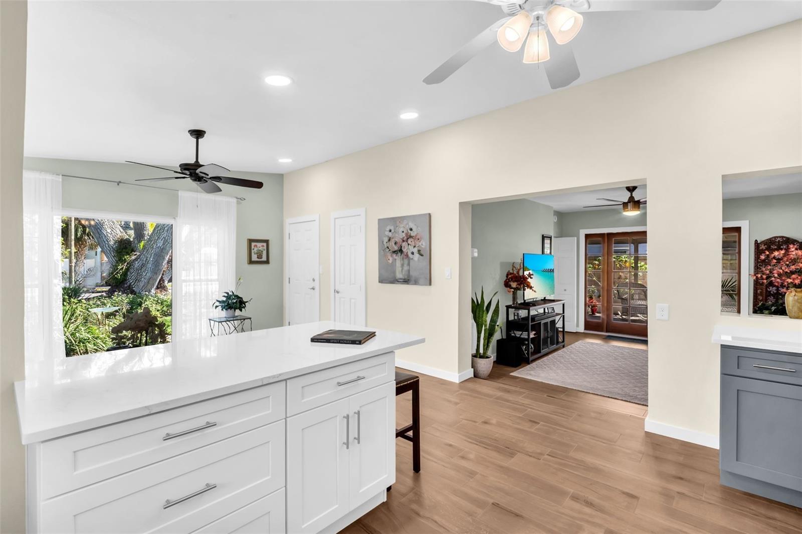 Listing photo id 11 for 1884 San Mateo Drive