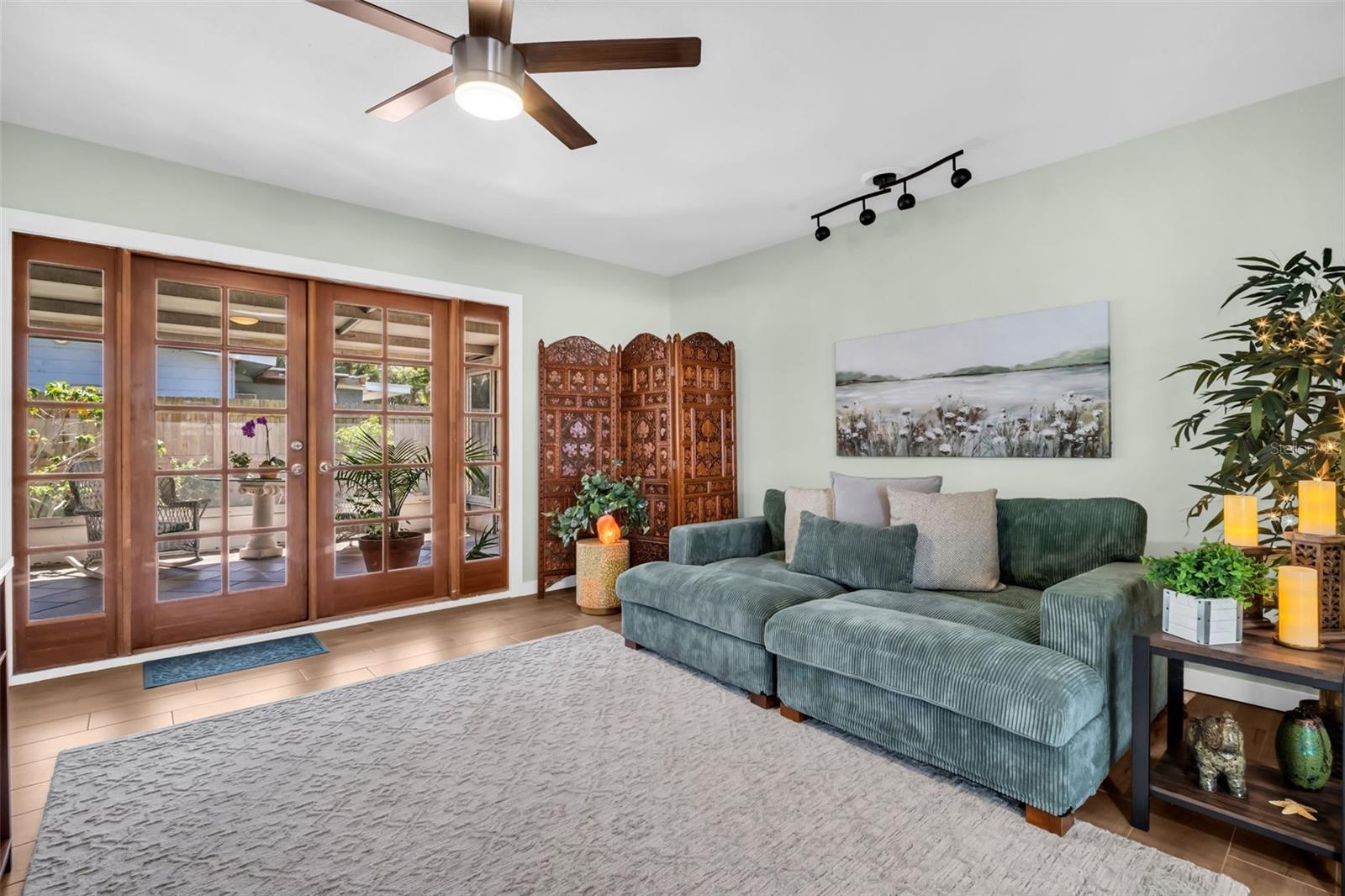 Listing photo id 14 for 1884 San Mateo Drive