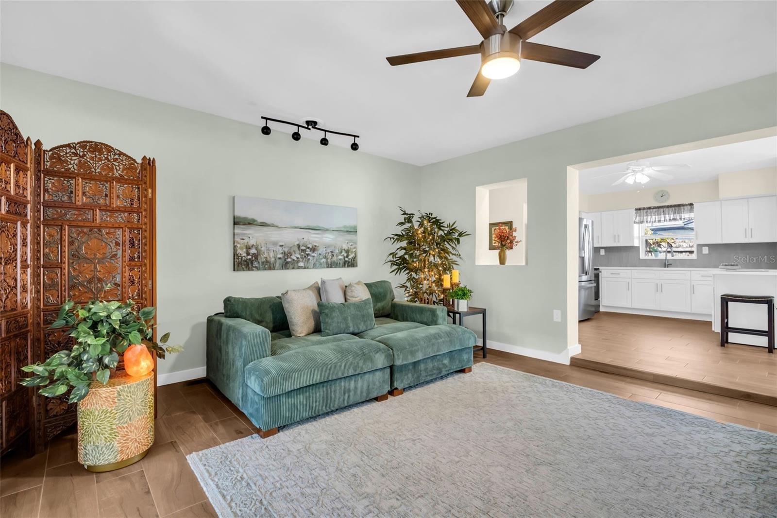 Listing photo id 15 for 1884 San Mateo Drive