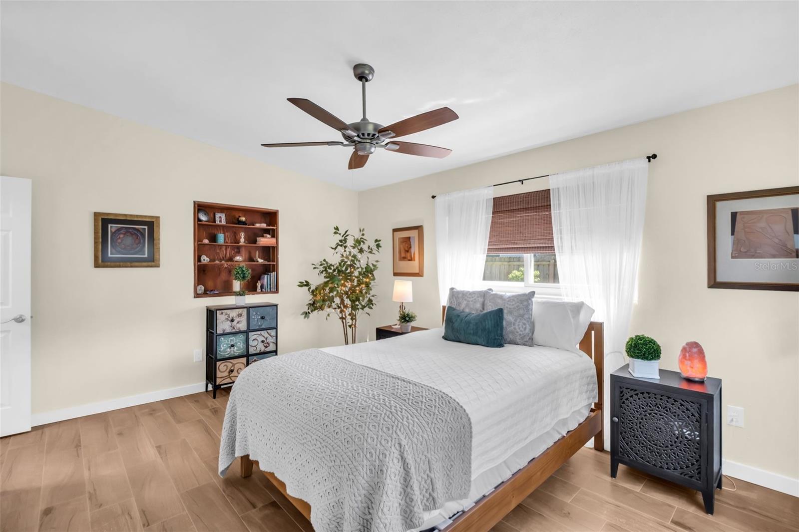 Listing photo id 23 for 1884 San Mateo Drive