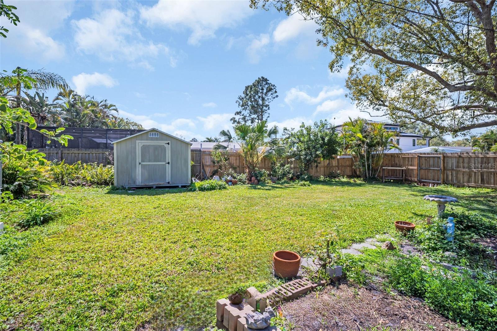 Listing photo id 31 for 1884 San Mateo Drive