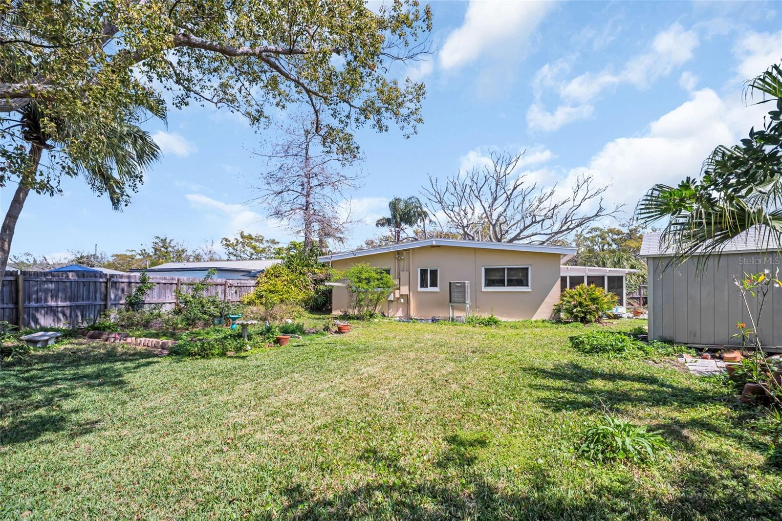 Listing photo id 32 for 1884 San Mateo Drive