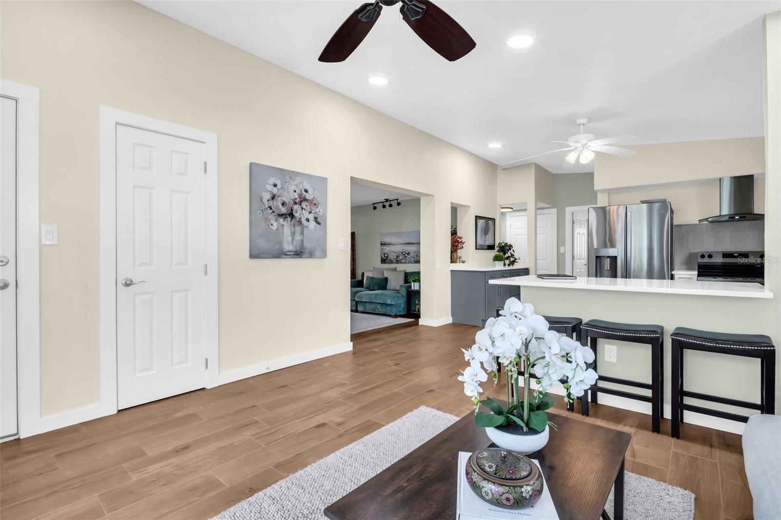 Listing photo id 7 for 1884 San Mateo Drive