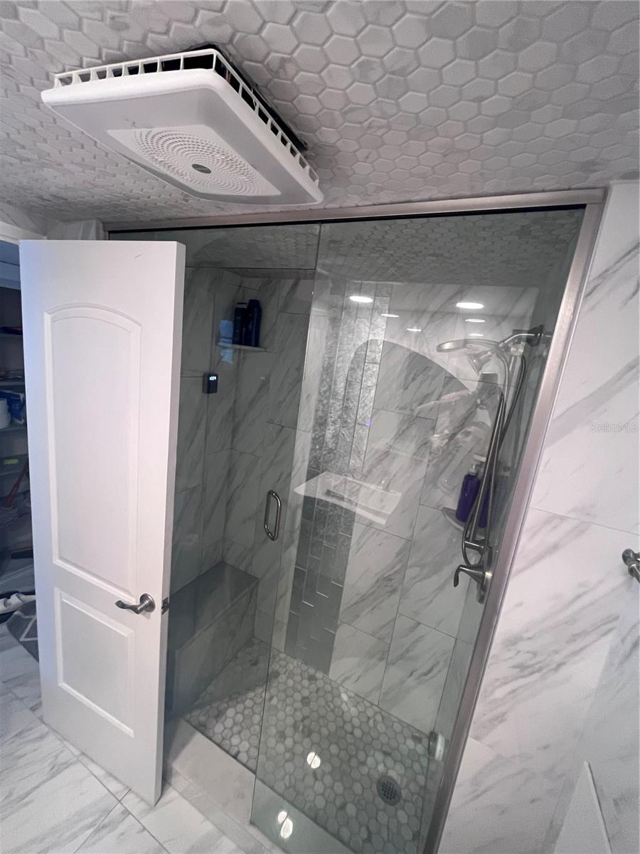 Image 10 of 12 For 880 Mandalay Avenue S302