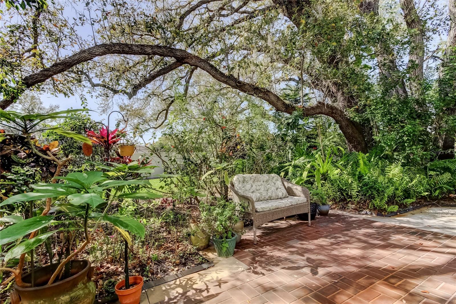 Image 37 of 44 For 1858 Lake Cypress Drive 202