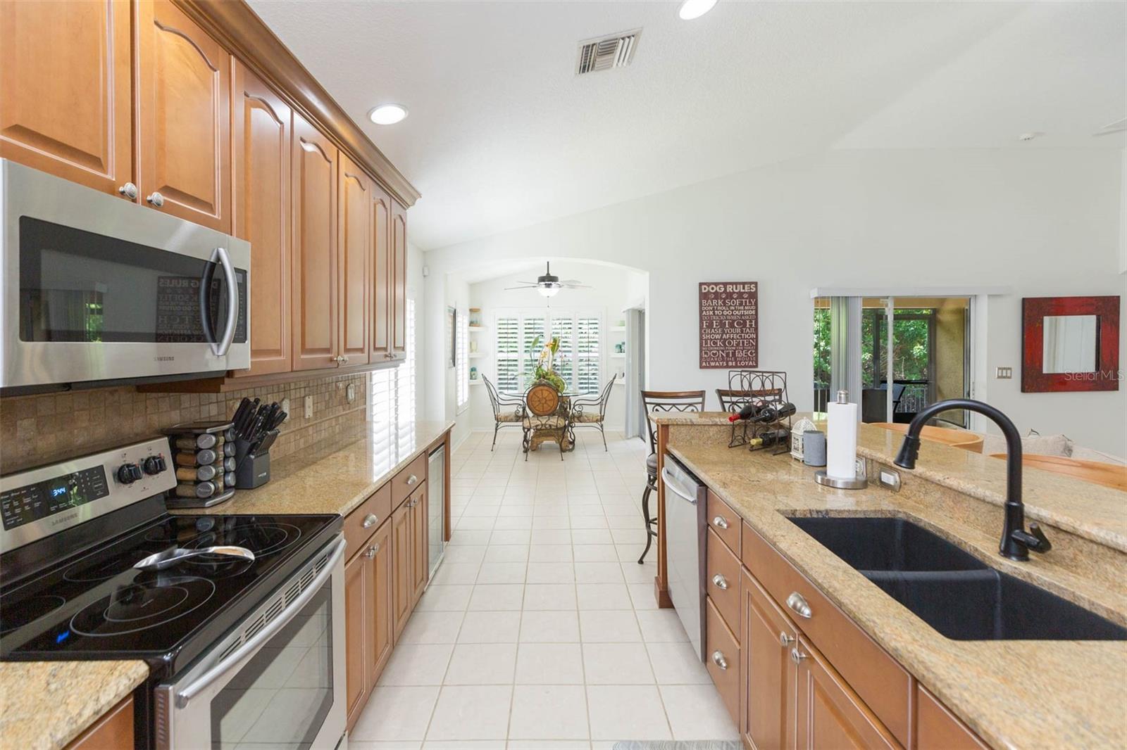 Image 18 of 62 For 876 Addison Drive Ne