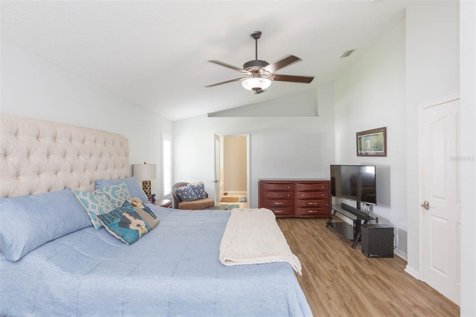 Image 26 of 62 For 876 Addison Drive Ne