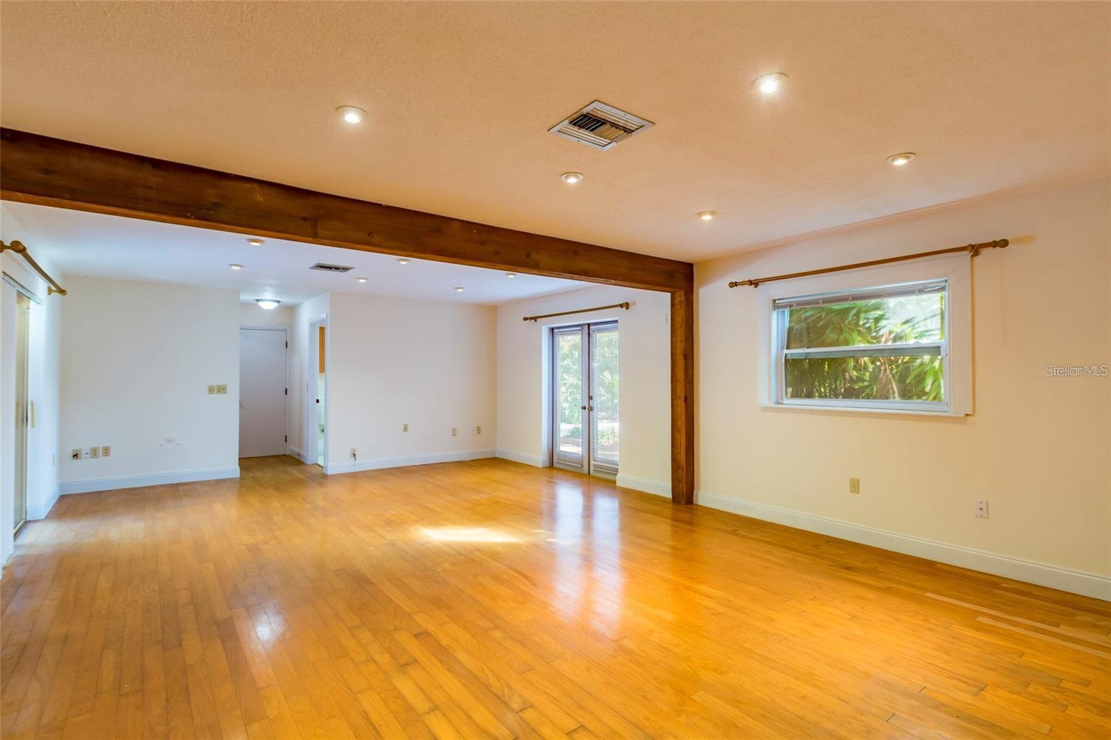 Image 22 of 36 For 1647 Hobbit Road