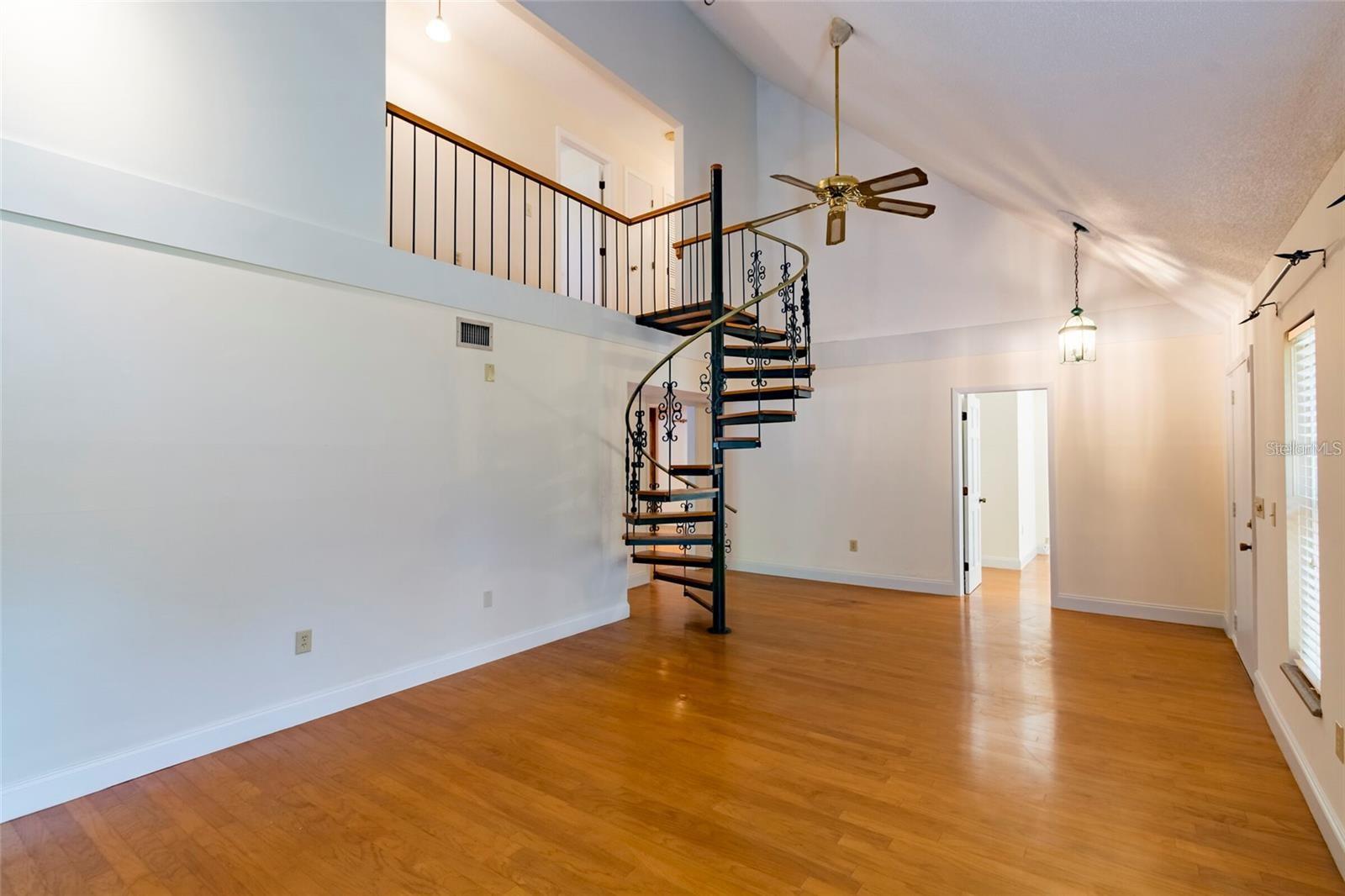 Image 31 of 36 For 1647 Hobbit Road