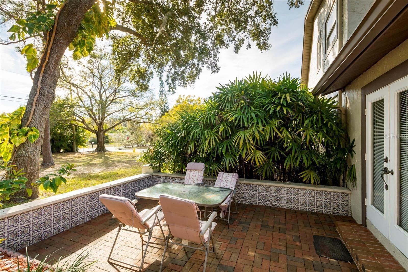 Image 8 of 36 For 1647 Hobbit Road