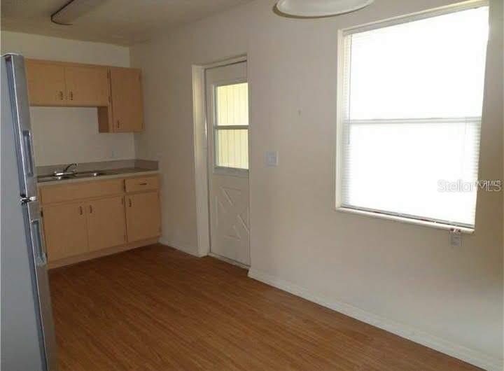 Image 4 of 11 For 1221 Carnahan Avenue