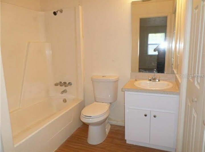 Image 5 of 11 For 1221 Carnahan Avenue