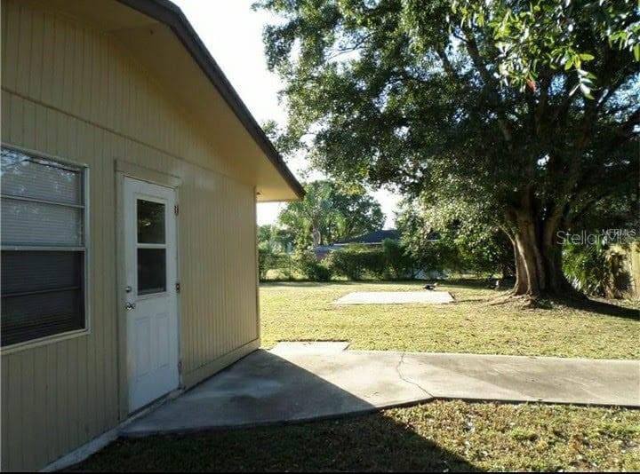 Image 8 of 11 For 1221 Carnahan Avenue