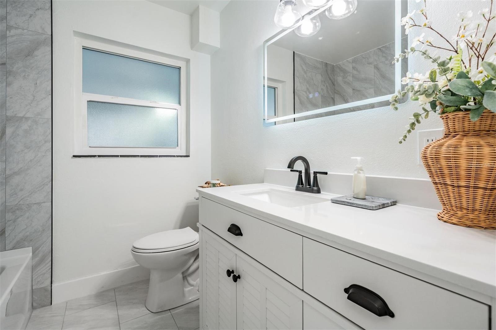 Image 16 of 36 For 6472 113 Street