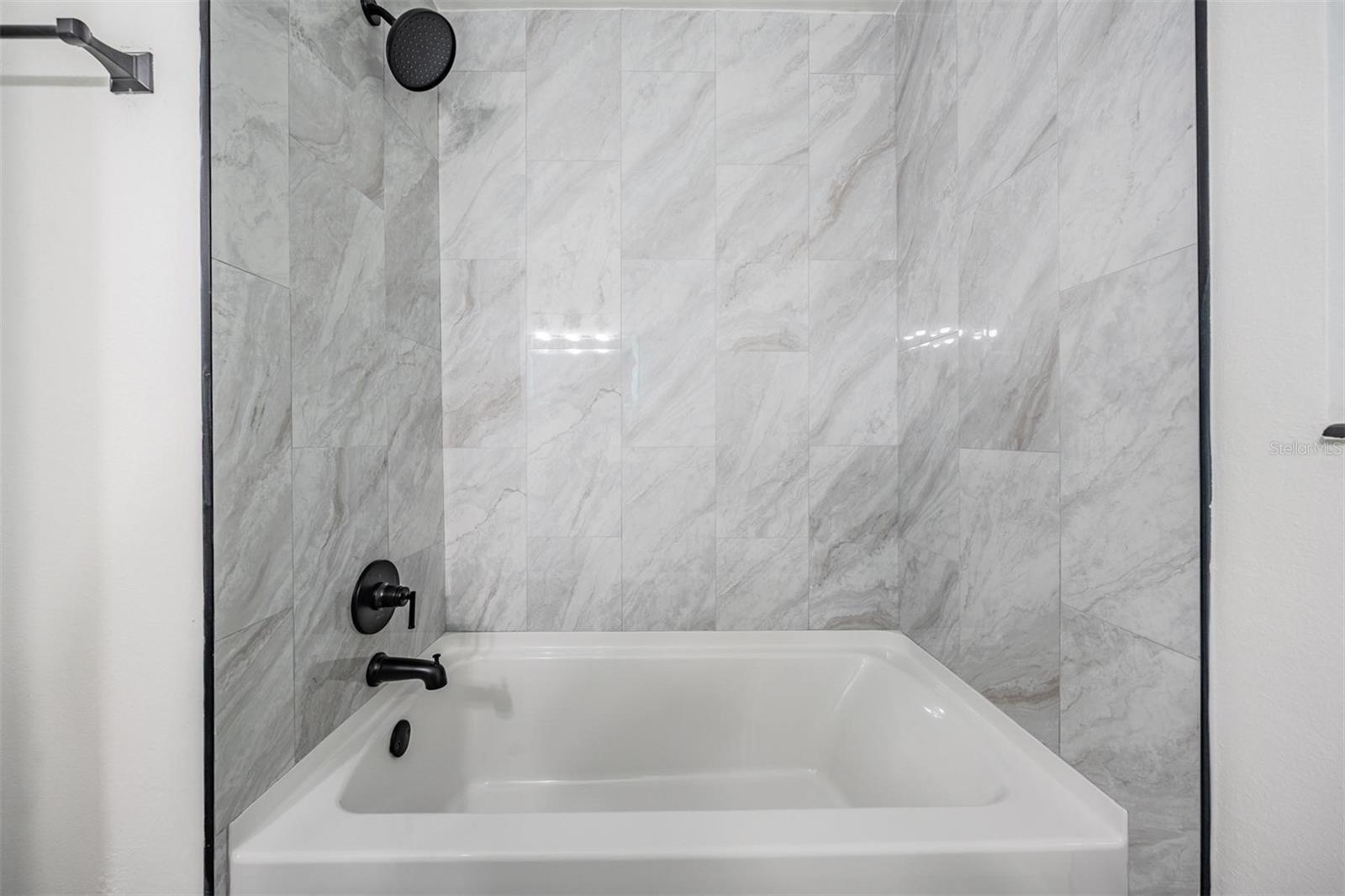 Image 17 of 36 For 6472 113 Street