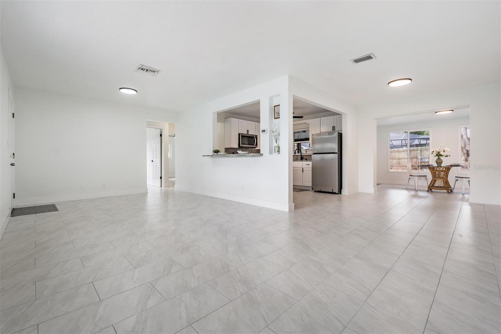 Image 20 of 36 For 6472 113 Street