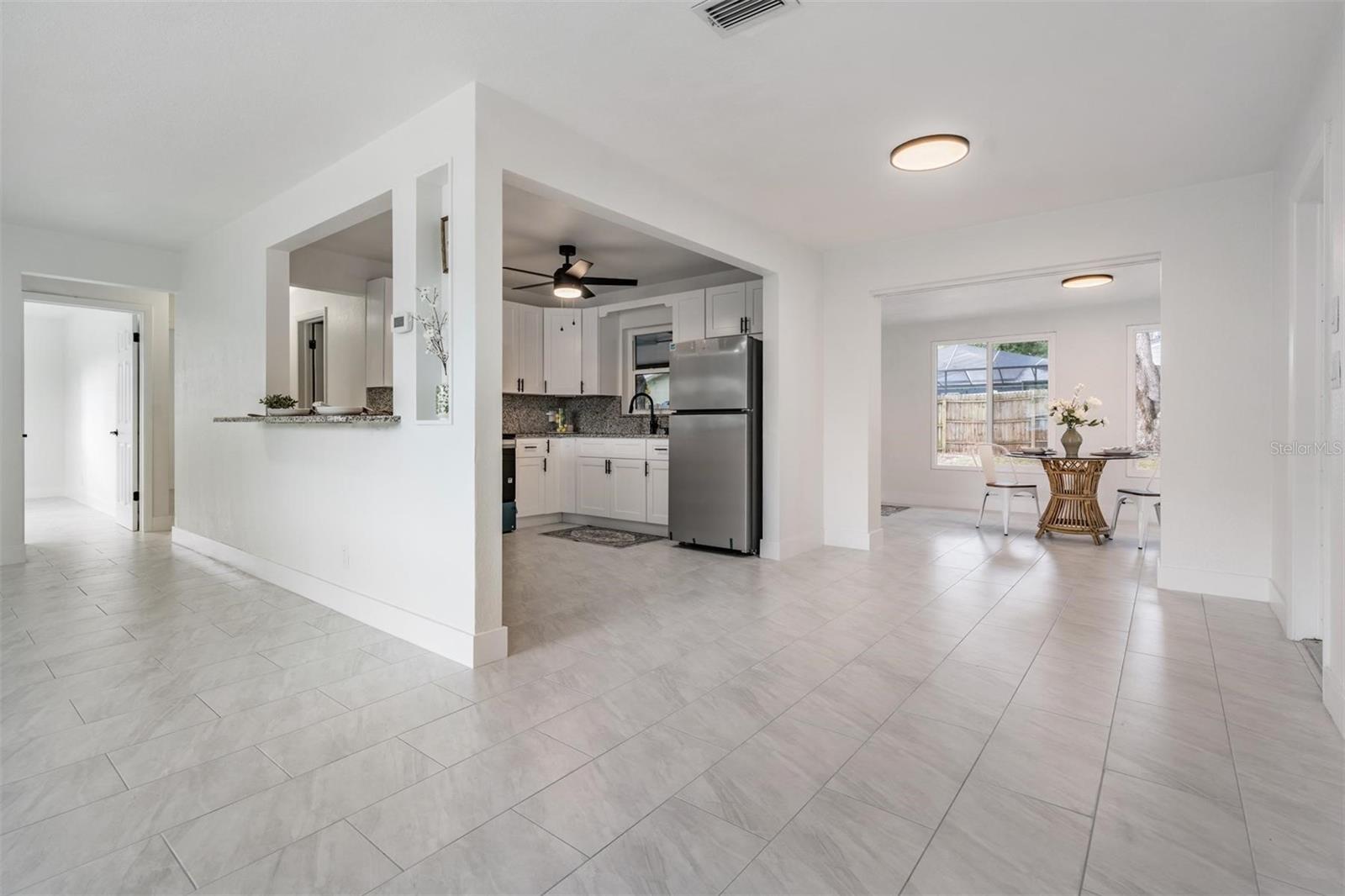 Image 22 of 36 For 6472 113 Street