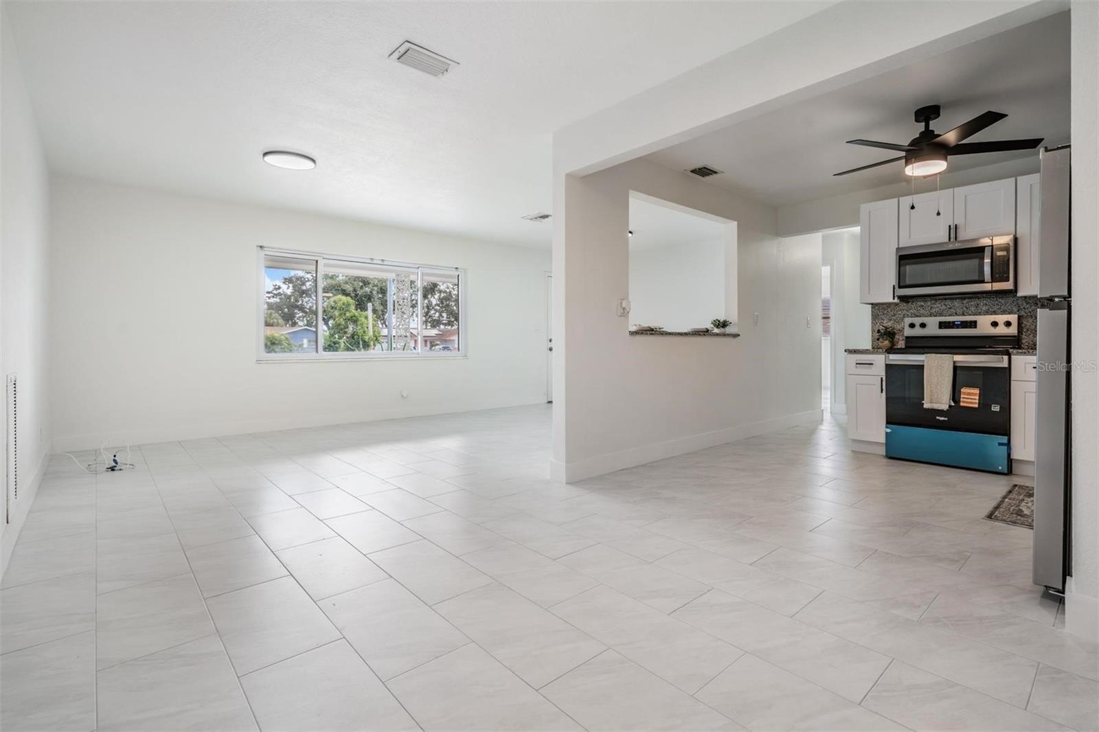 Image 24 of 36 For 6472 113 Street