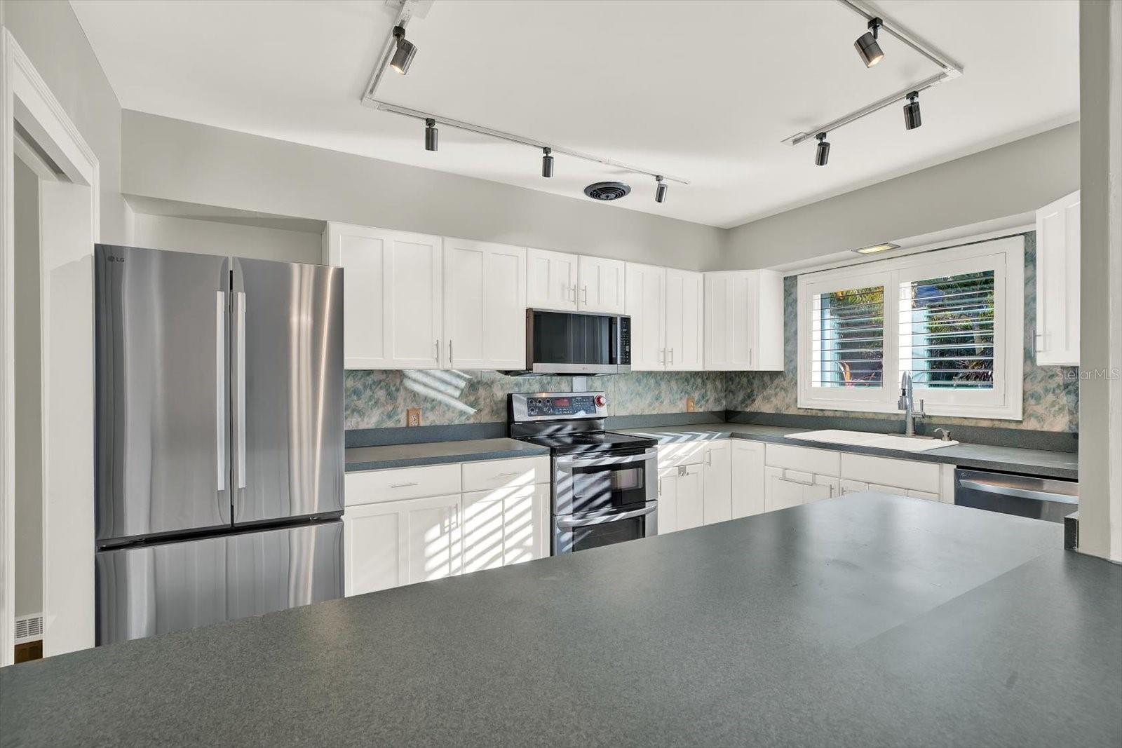 Image 14 of 29 For 423 48th Street N