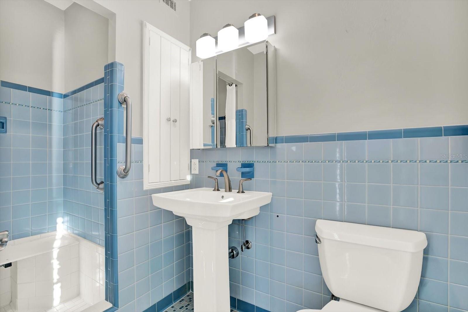 Image 19 of 29 For 423 48th Street N