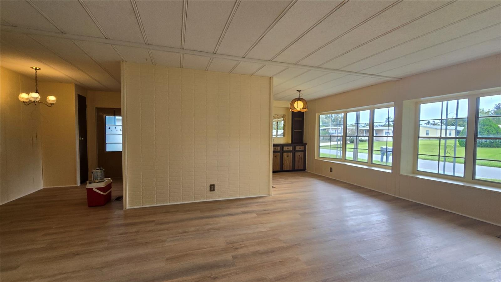 Listing photo id 9 for 7393 Fairlane Avenue