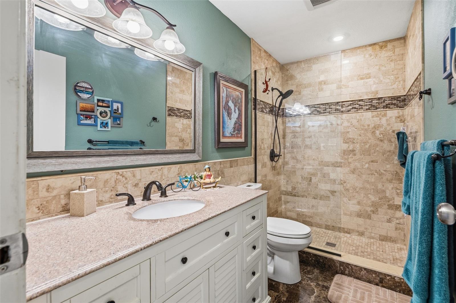 Image 16 of 42 For 1400 Gandy Boulevard N 113