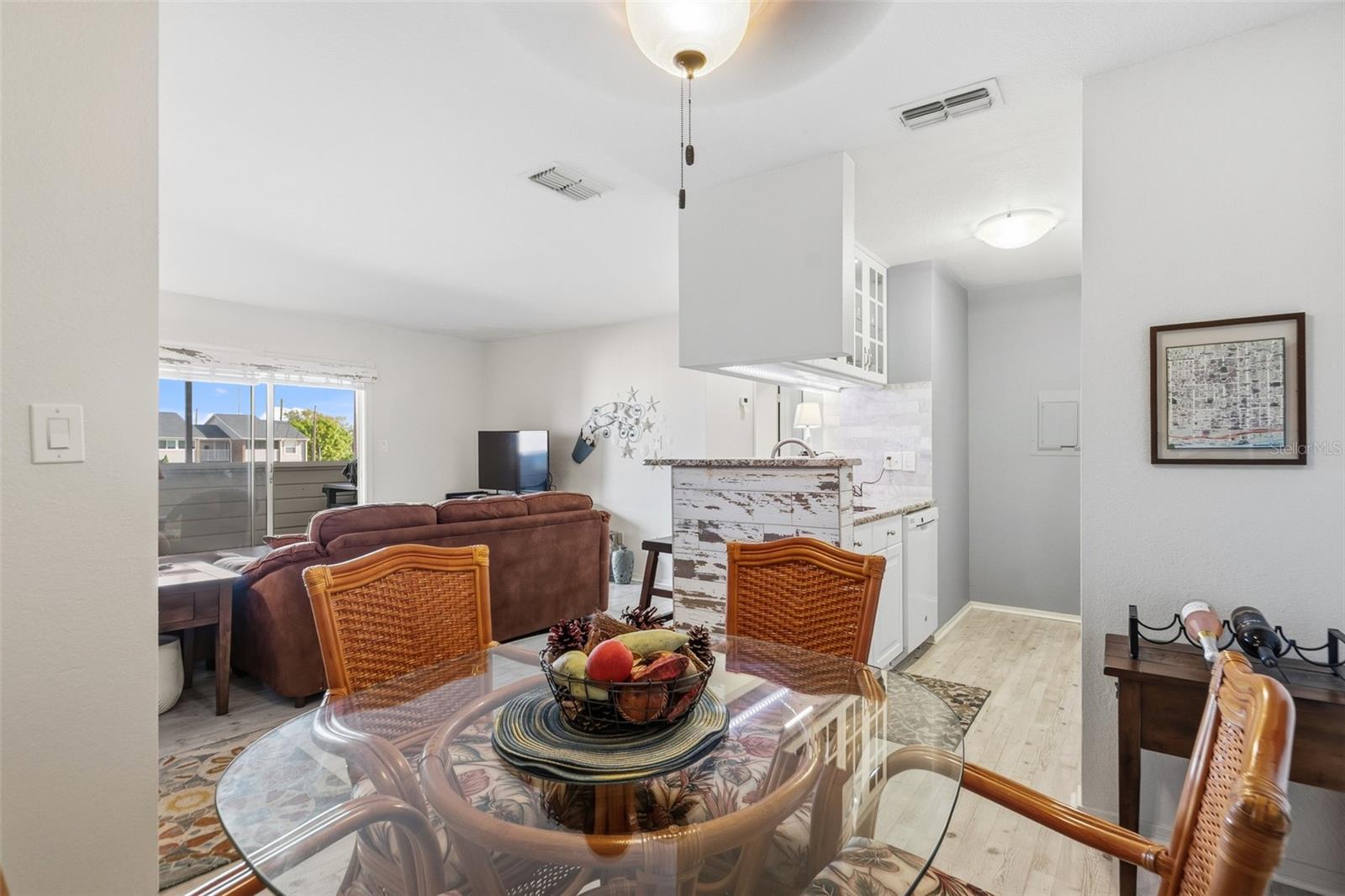 Image 5 of 42 For 1400 Gandy Boulevard N 113