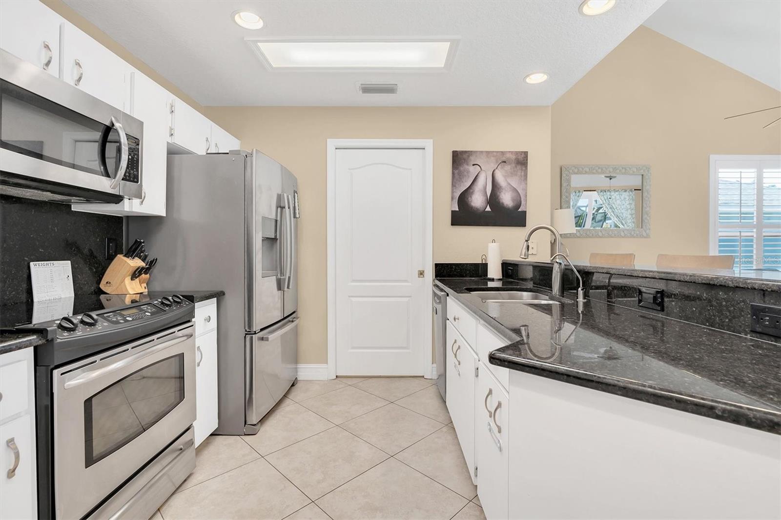 Image 11 of 42 For 906 Landmark Circle S