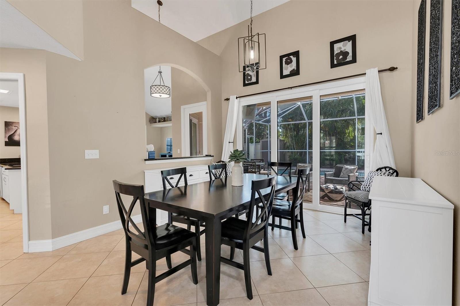 Image 14 of 42 For 906 Landmark Circle S