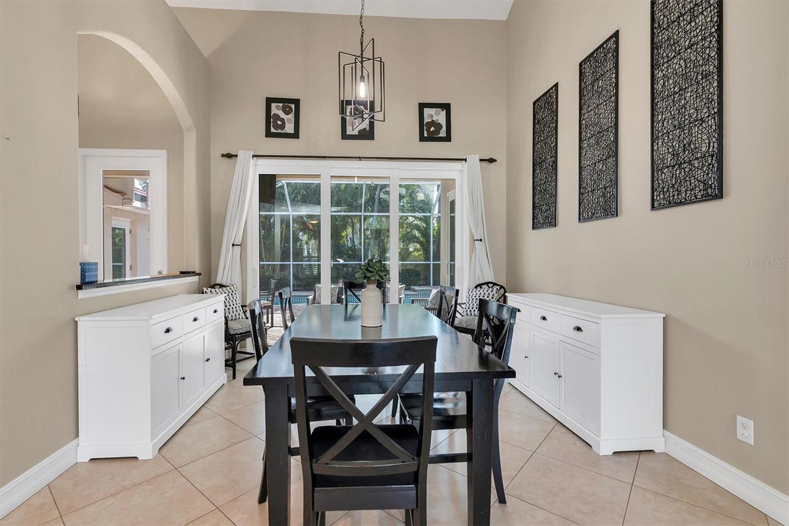 Image 15 of 42 For 906 Landmark Circle S