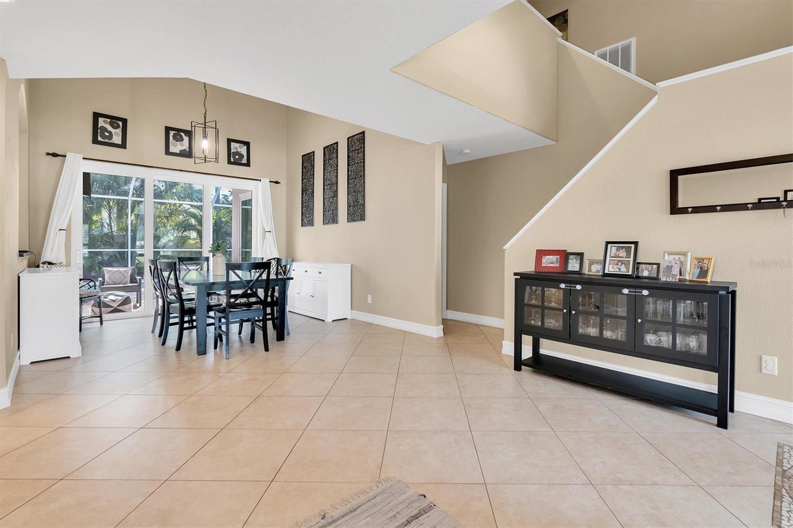 Image 16 of 42 For 906 Landmark Circle S