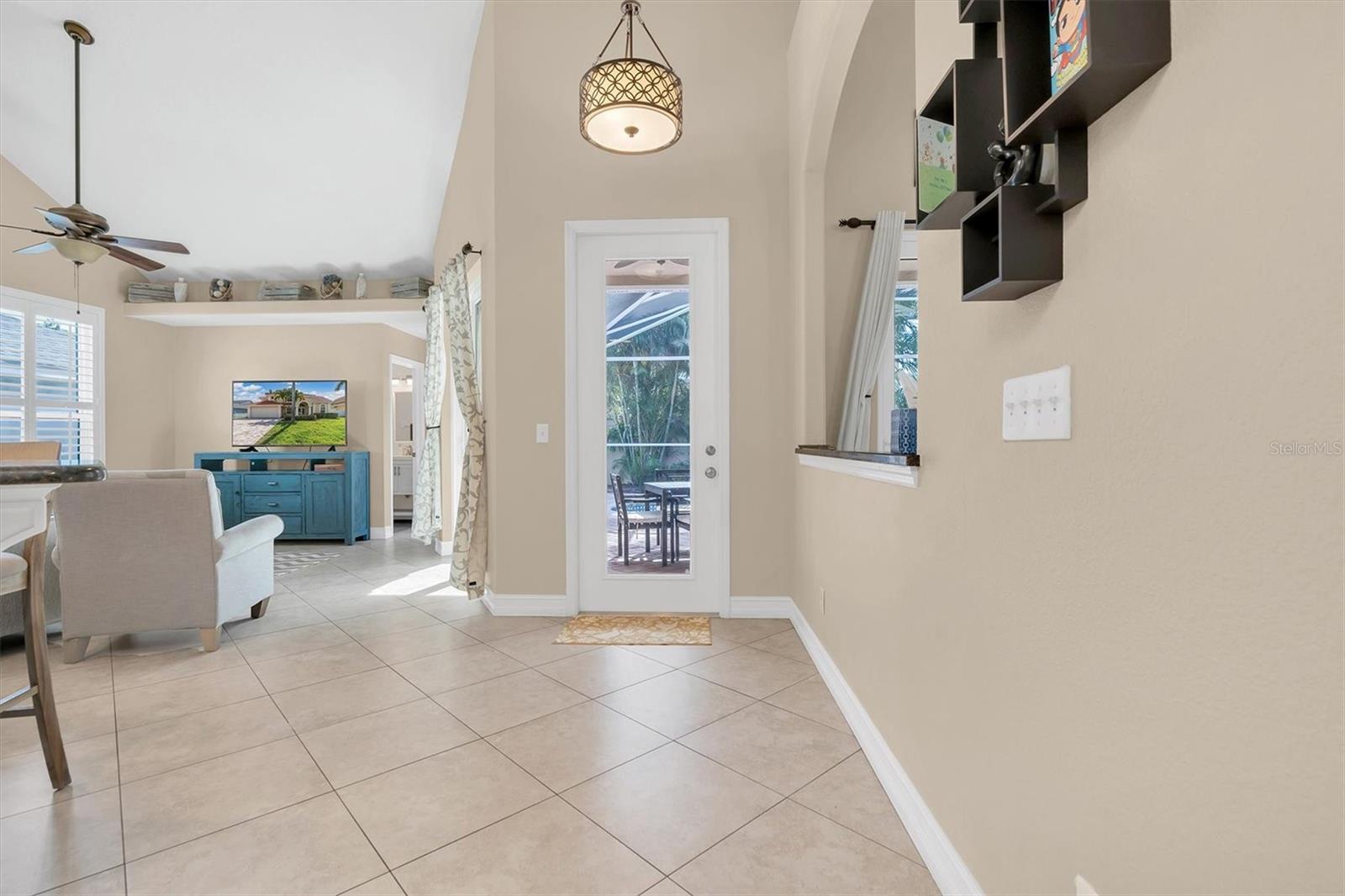 Image 18 of 42 For 906 Landmark Circle S