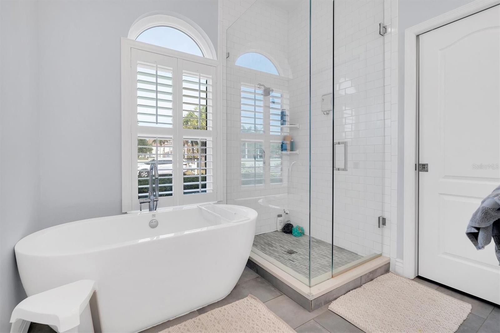 Image 22 of 42 For 906 Landmark Circle S