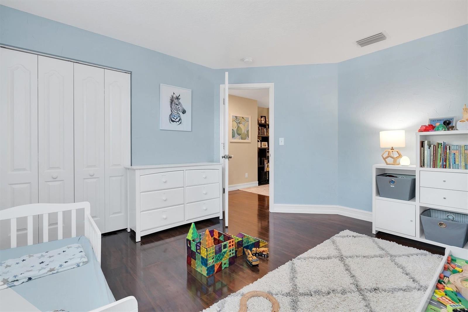 Image 26 of 42 For 906 Landmark Circle S