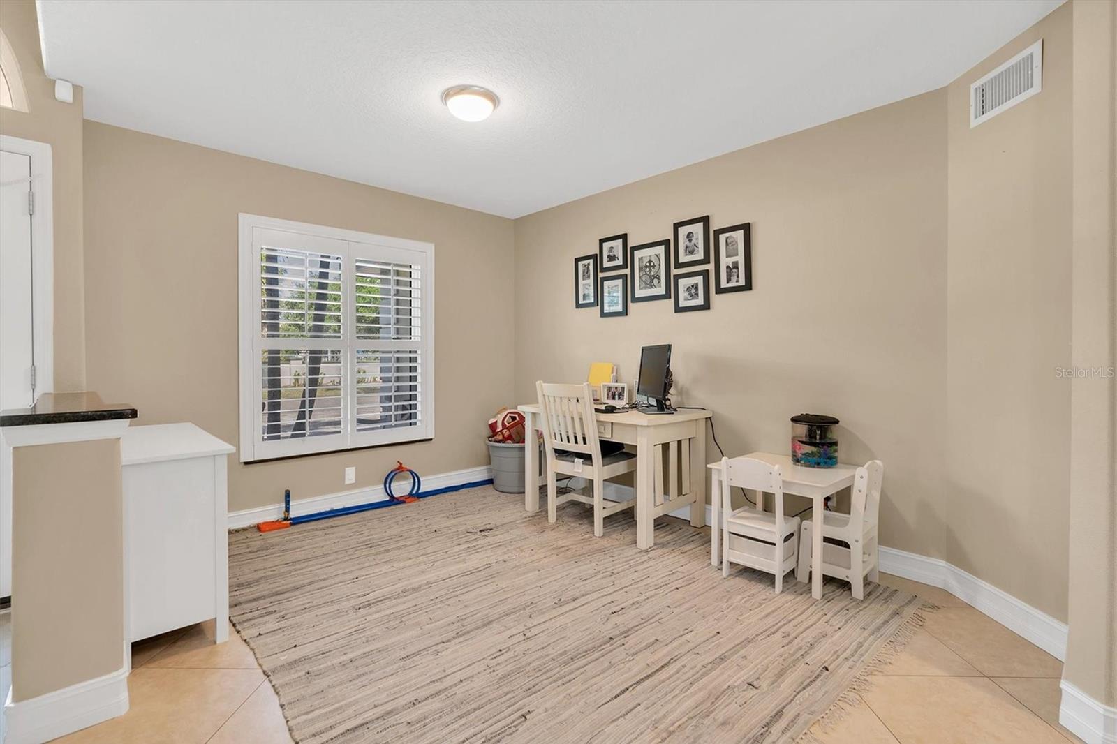 Image 27 of 42 For 906 Landmark Circle S