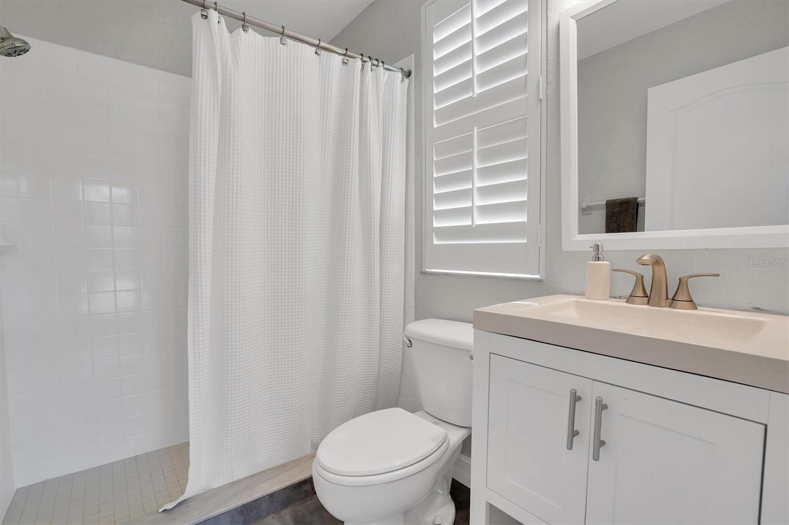 Image 30 of 42 For 906 Landmark Circle S