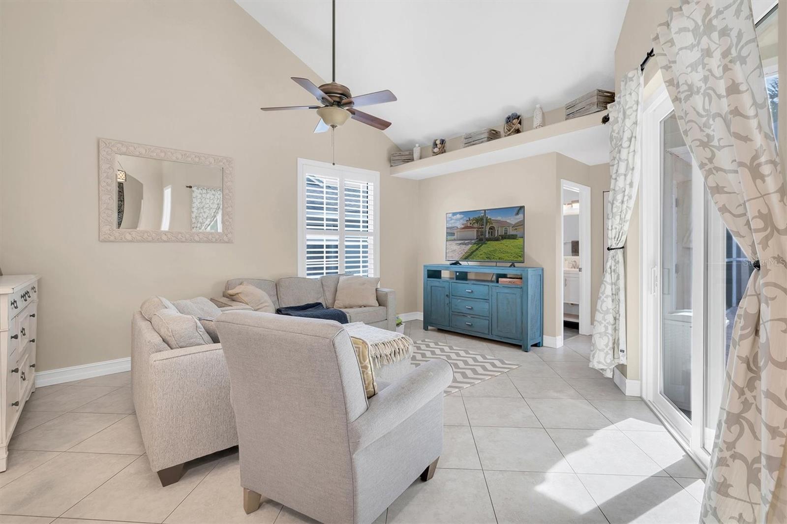 Image 7 of 42 For 906 Landmark Circle S