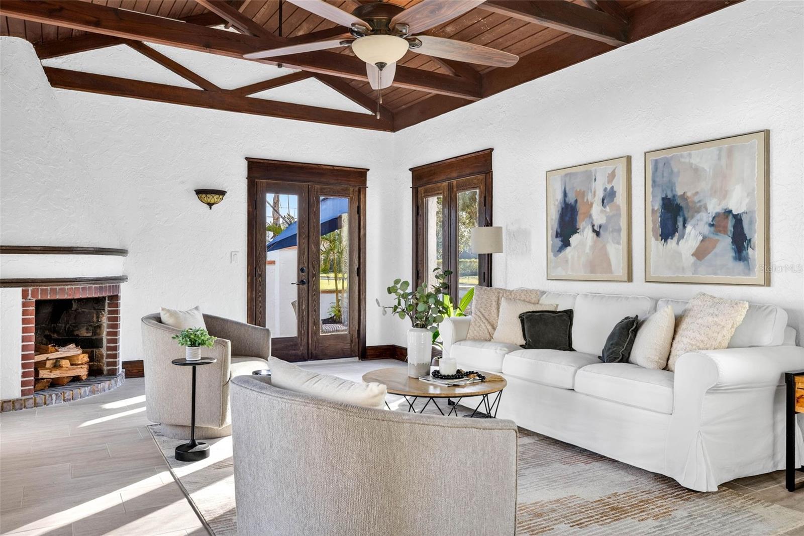 Image 16 of 91 For 236 San Salvador Drive