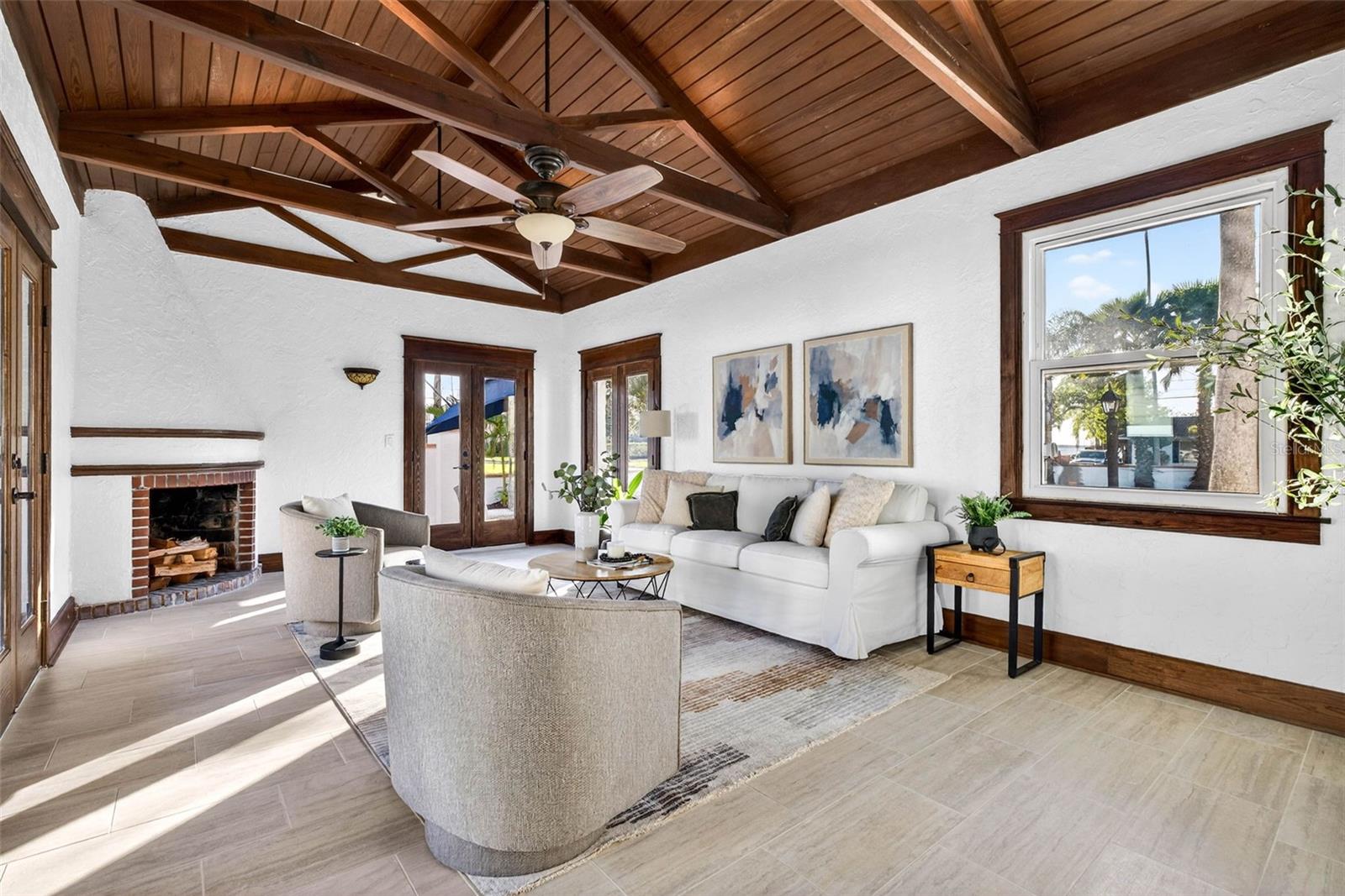 Image 19 of 91 For 236 San Salvador Drive