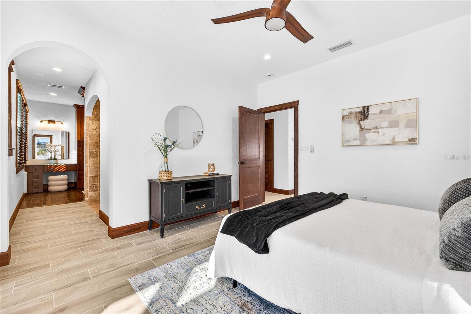 Image 23 of 91 For 236 San Salvador Drive