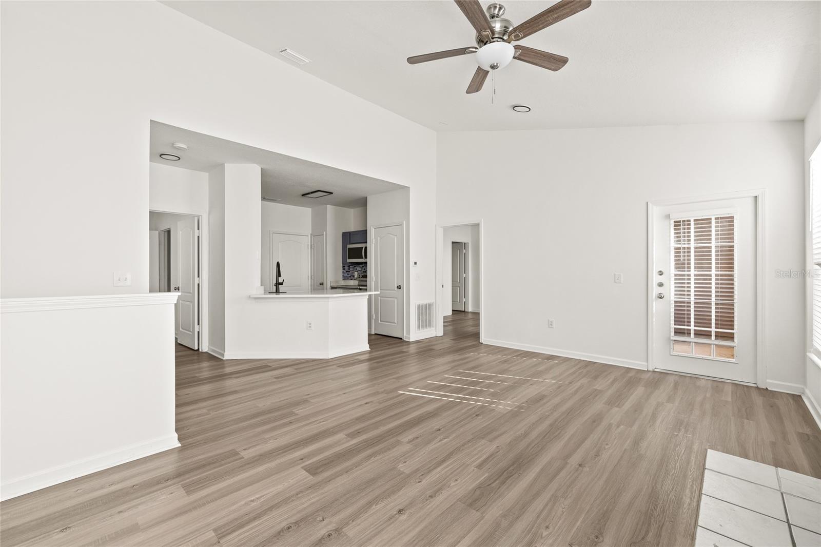 Image 19 of 43 For 18006 Villa Creek Drive