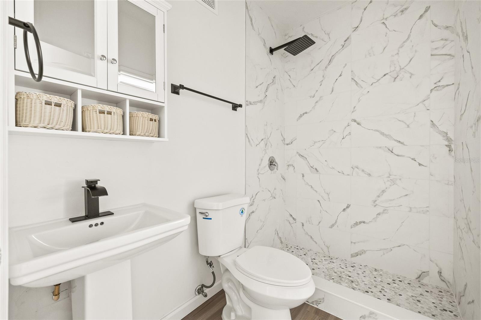 Image 9 of 43 For 18006 Villa Creek Drive