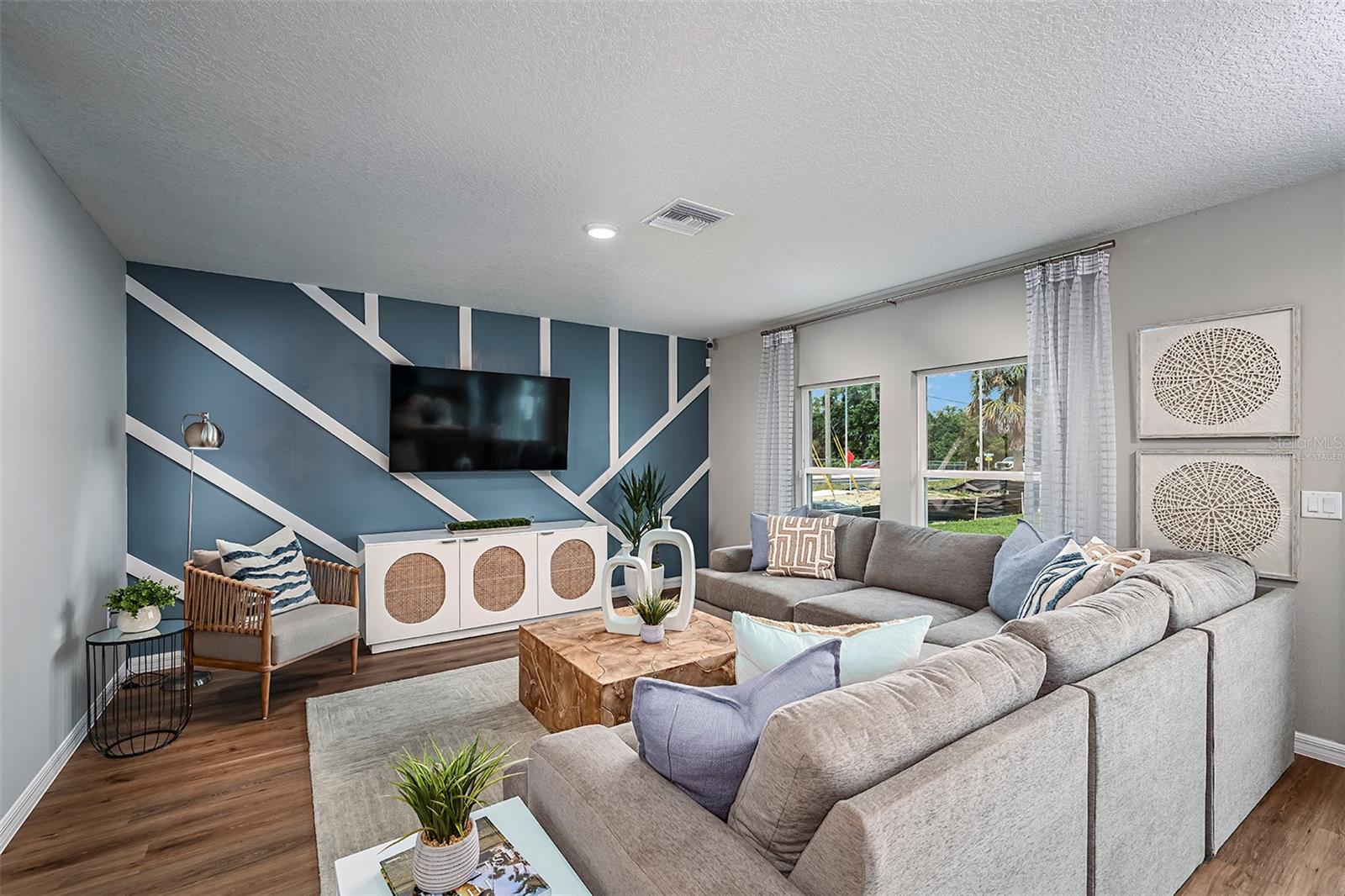 Image 11 of 28 For 4615 Riverbend Boulevard