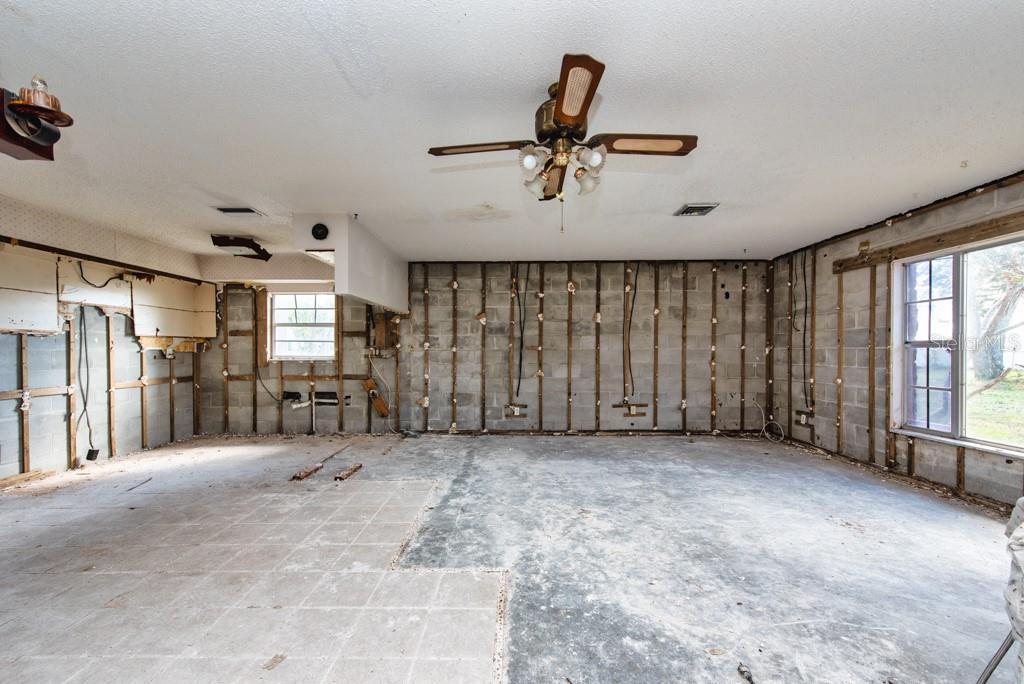 Image 4 of 52 For 8848 Millpoint Road