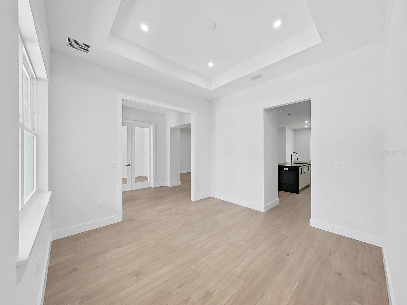 Listing photo id 15 for 4748 Hickory Oak Drive