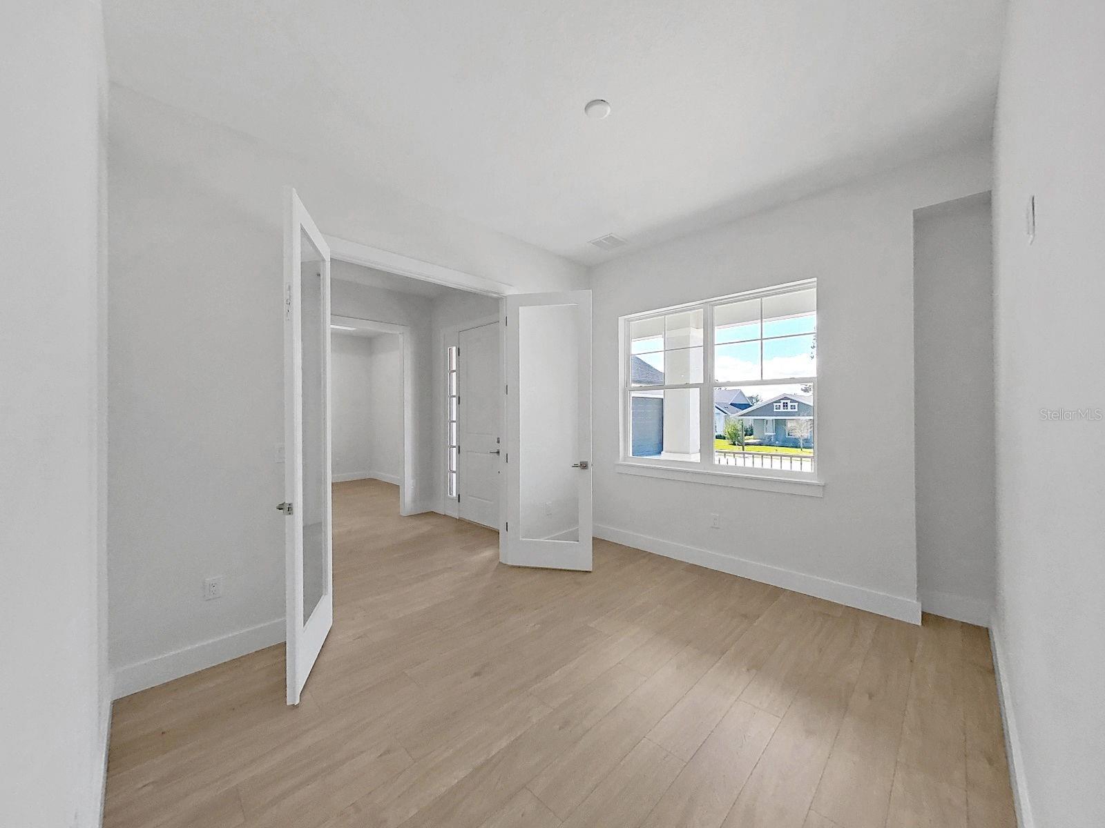 Listing photo id 17 for 4748 Hickory Oak Drive