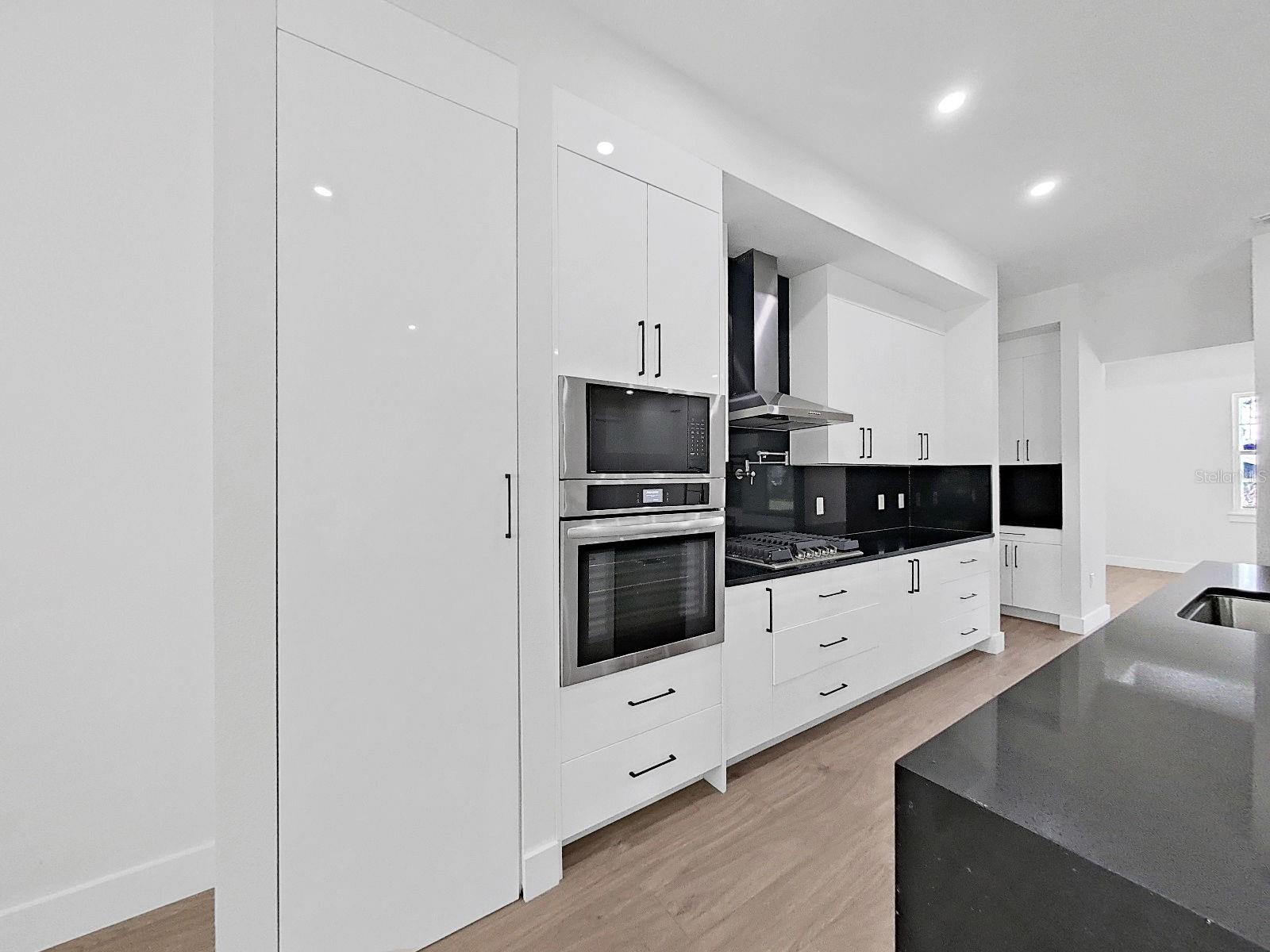 Listing photo id 23 for 4748 Hickory Oak Drive