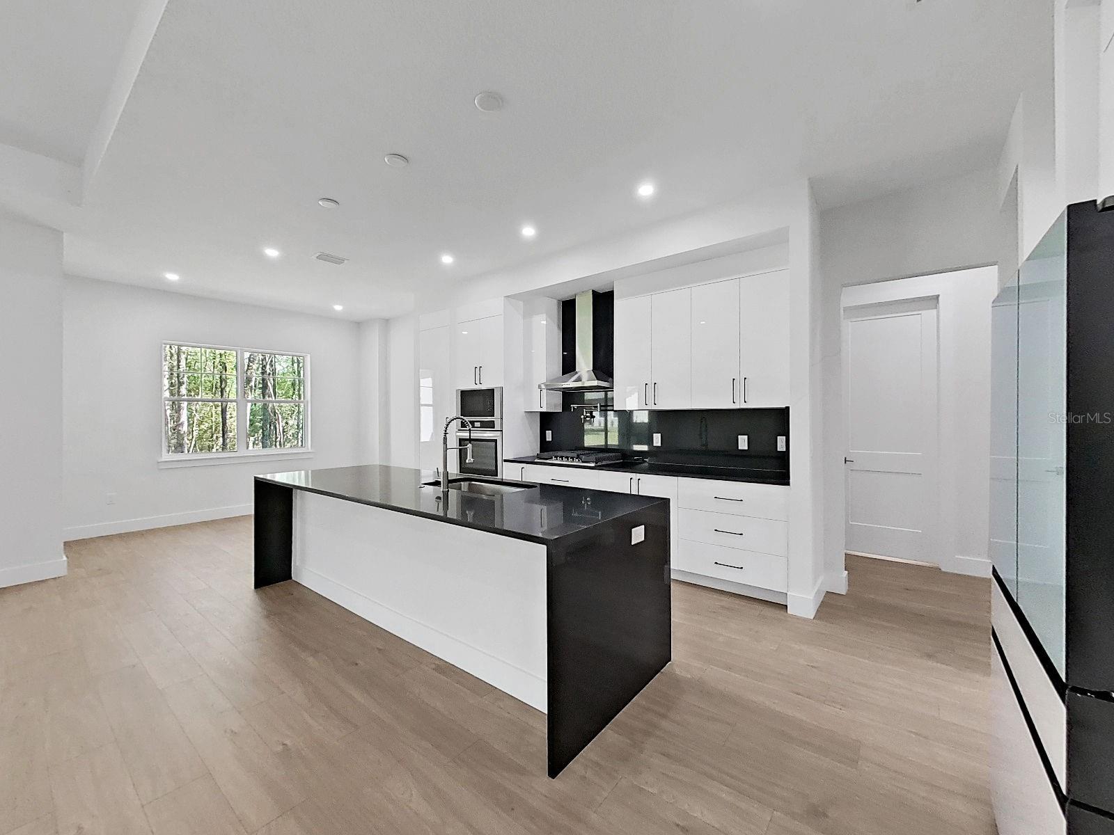 Listing photo id 25 for 4748 Hickory Oak Drive