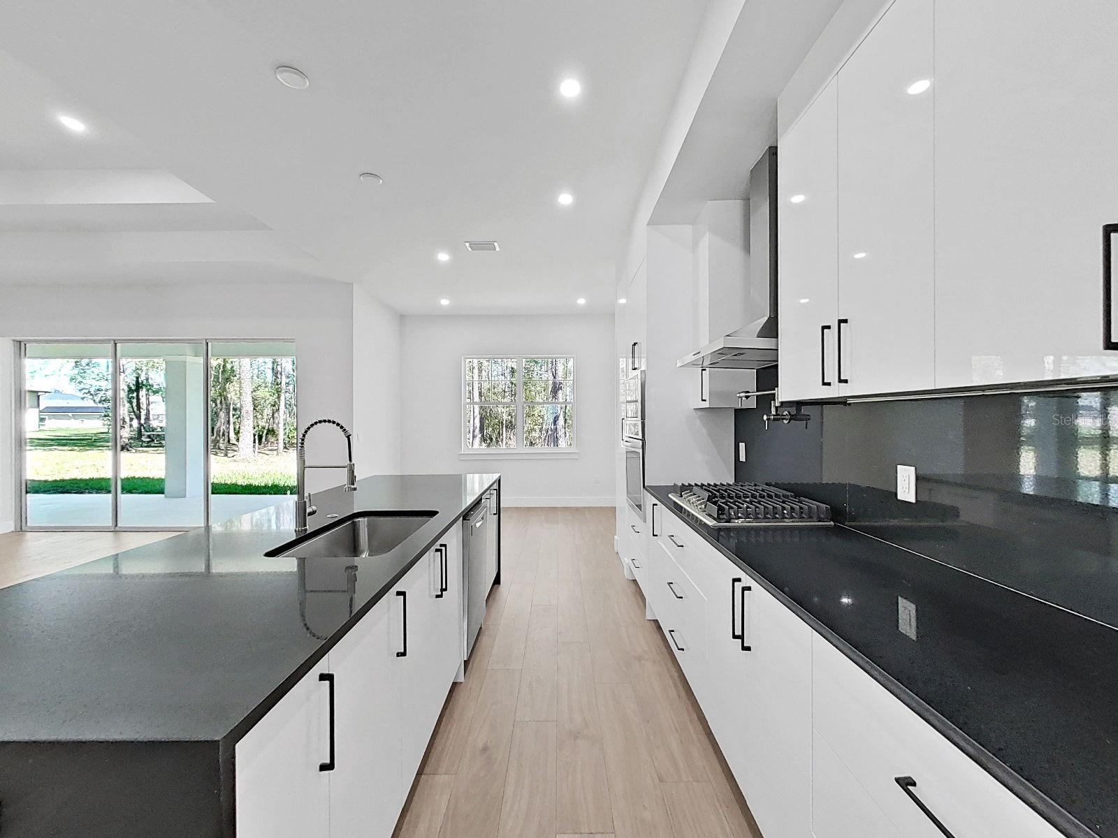 Listing photo id 27 for 4748 Hickory Oak Drive