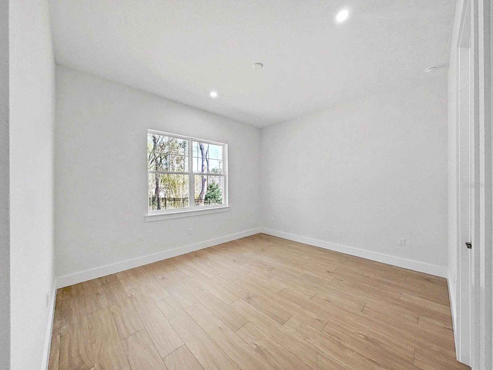 Listing photo id 29 for 4748 Hickory Oak Drive